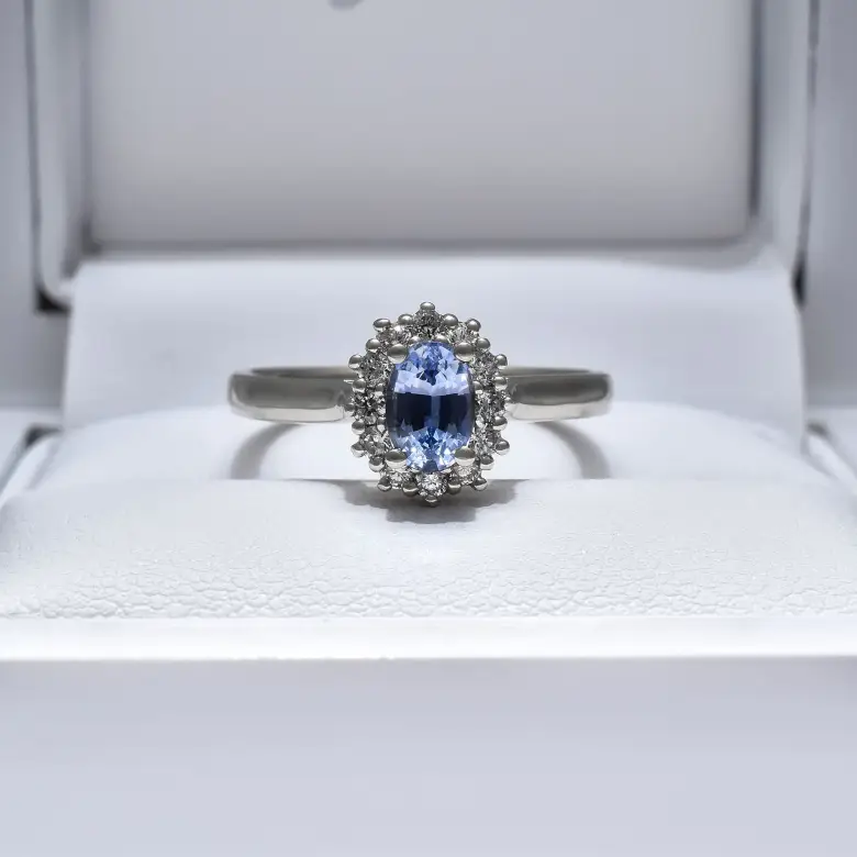 Pierścionek z szafirem w białym złocie Pierścionek z szafirem w białym złocie